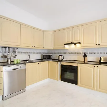 Casa Mcelroy * Tías