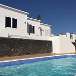 Casa Mcelroy * Tias